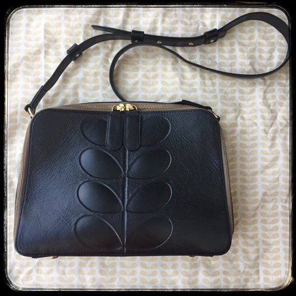 Orla Kiely Handbags - ✨HOST PICK✨ Orla Kiely Leather Bay Crossbody Bag